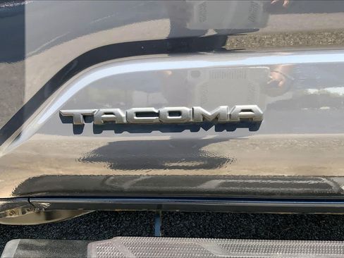 Used 2025 Toyota Tacoma SR5 AWD/4WD image 9