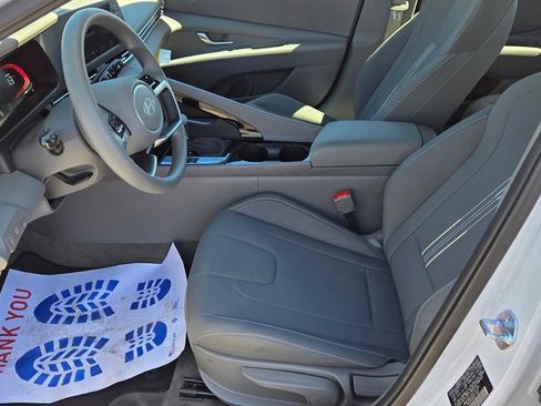 Certified 2025 Hyundai Elantra Hybrid FWD image 13