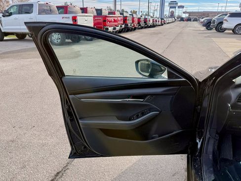 Used 2019 MAZDA MAZDA3 Hatchback image 12