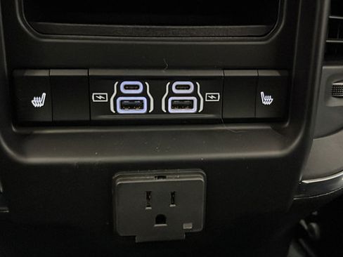 Used 2025 RAM 1500 Laramie w/ Night Edition AWD/4WD image 38
