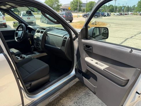Used 2010 Ford Escape XLT FWD image 12