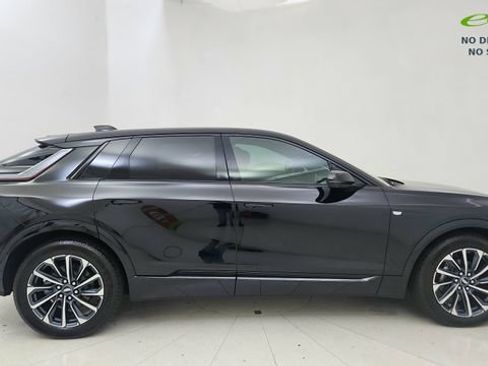 Used 2025 Cadillac Lyriq Sport AWD/4WD image 6