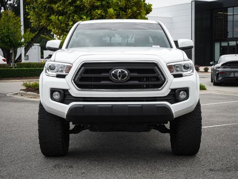 Used 2022 Toyota Tacoma SR5 w/ Technology Package RWD image 3