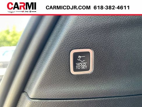 New 2027 Chrysler Pacifica Select FWD image 34