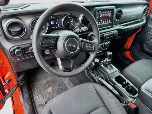Certified 2023 Jeep Wrangler Unlimited AWD/4WD image 10