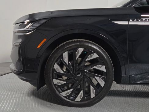 Certified 2024 Lincoln Nautilus Reserve w/ Equipment Group 203A AWD/4WD image 9