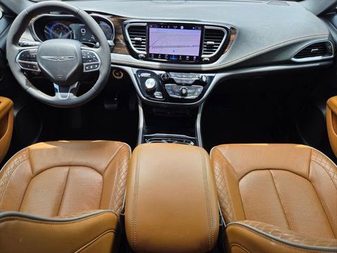 Certified 2022 Chrysler Pacifica Pinnacle FWD image 19