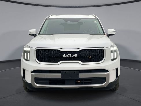 Used 2023 Kia Telluride EX w/ EX Captain's Chair Package image 2