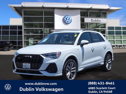 Used 2023 Audi Q3 2.0T Premium w/ Black Optic Sport Package AWD/4WD image 8