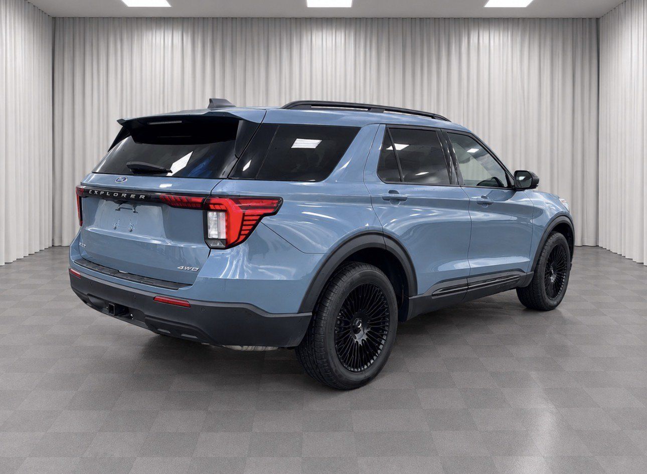 Used 2026 Ford Explorer Active AWD/4WD image 3
