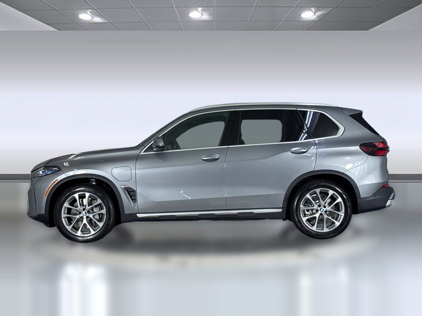 Used 2026 BMW X5 xDrive50e w/ Parking Assistance Package AWD/4WD image 2