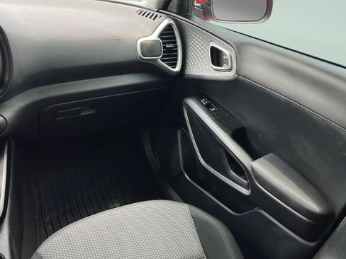 Used 2023 Kia Soul LX w/ LX Technology Package FWD image 13