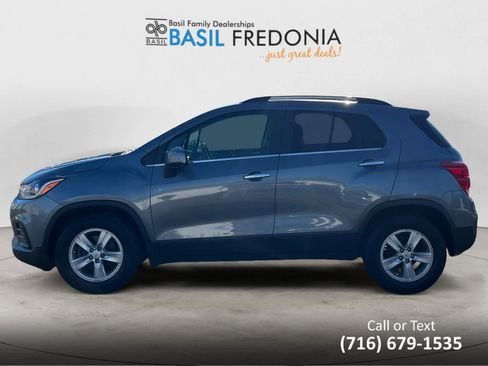 Used 2019 Chevrolet Trax LT w/ LT Convenience Package image 2