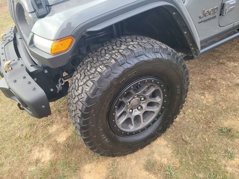 Used 2022 Jeep Wrangler Unlimited Rubicon w/ Xtreme Recon 35" Tire Package image 9