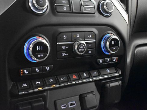Used 2021 GMC Sierra 1500 SLT w/ SLT Premium Plus Package AWD/4WD image 21