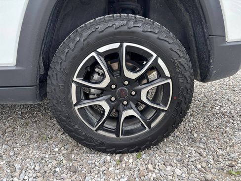 Used 2025 Jeep Compass Trailhawk AWD/4WD image 30