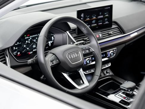 Certified 2025 Audi Q5 2.0T Premium Plus w/ Premium Plus Package image 9