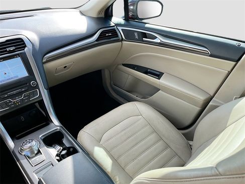 Used 2018 Ford Fusion SE w/ Fusion SE Technology Package image 23