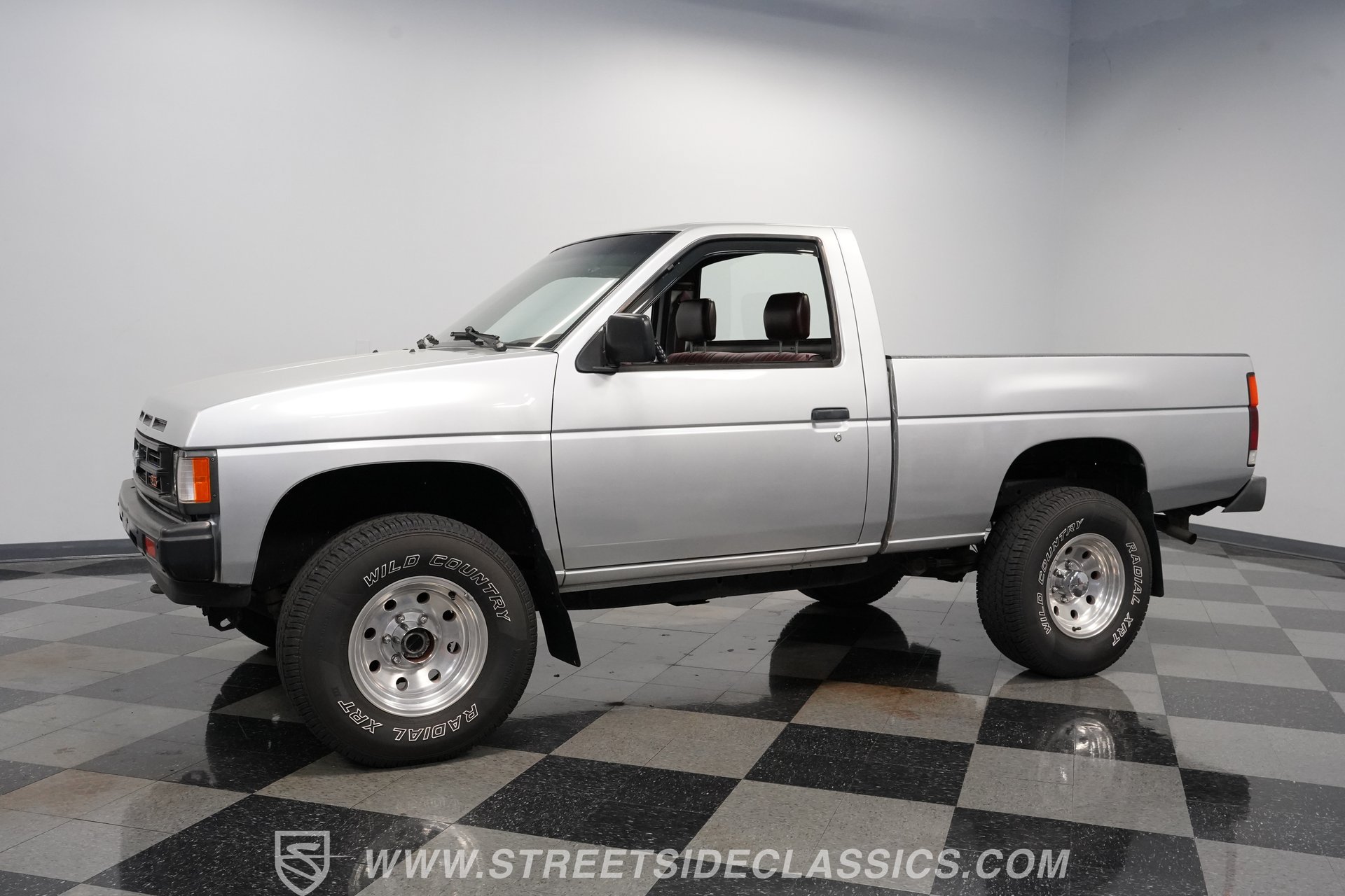 Used 1990 Nissan Pickup 4x4 Regular Cab image 7