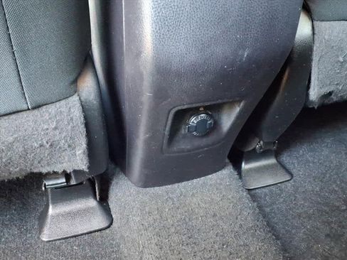 Used 2018 Toyota RAV4 LE image 12