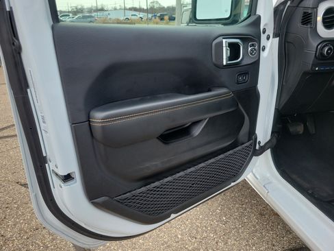 Used 2025 Jeep Wrangler Unlimited Sahara w/ Safety Group AWD/4WD image 6