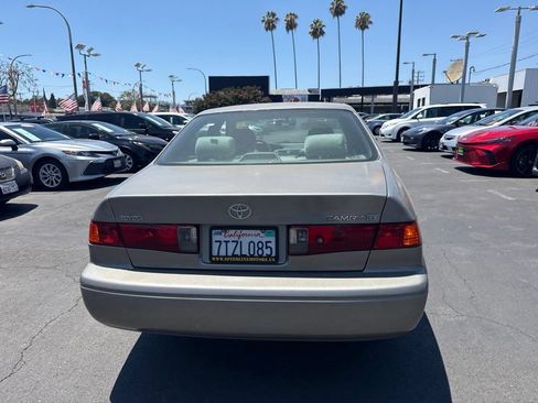 Used 2000 Toyota Camry CE FWD image 5
