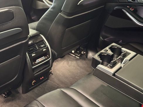 Used 2024 BMW X7 M60i image 21