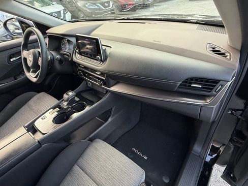 Used 2023 Nissan Rogue SV FWD image 18