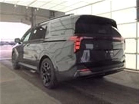 Used 2025 Kia Carnival SX w/ SX Dark Edition Package image 7