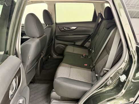 Used 2019 Nissan Rogue SV image 29