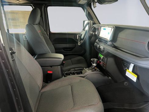 New 2025 Jeep Wrangler Unlimited Rubicon w/ Convenience Group image 18