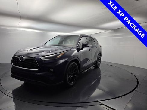 Used 2022 Toyota Highlander XLE image 4