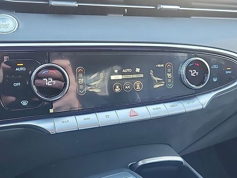 Used 2024 Genesis Electrified GV70 Advanced image 17