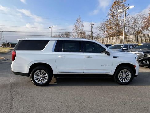 Used 2024 GMC Yukon XL SLT w/ SLT Luxury Package image 10