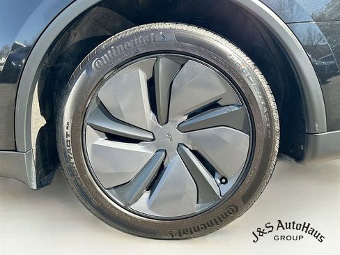 Used 2026 Tesla Model Y AWD image 40