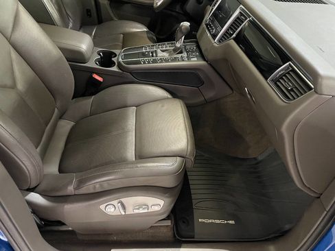 Used 2017 Porsche Macan image 32