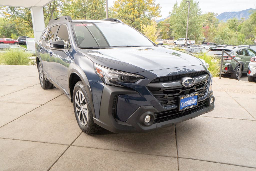 Certified 2025 Subaru Outback Premium AWD/4WD image 2