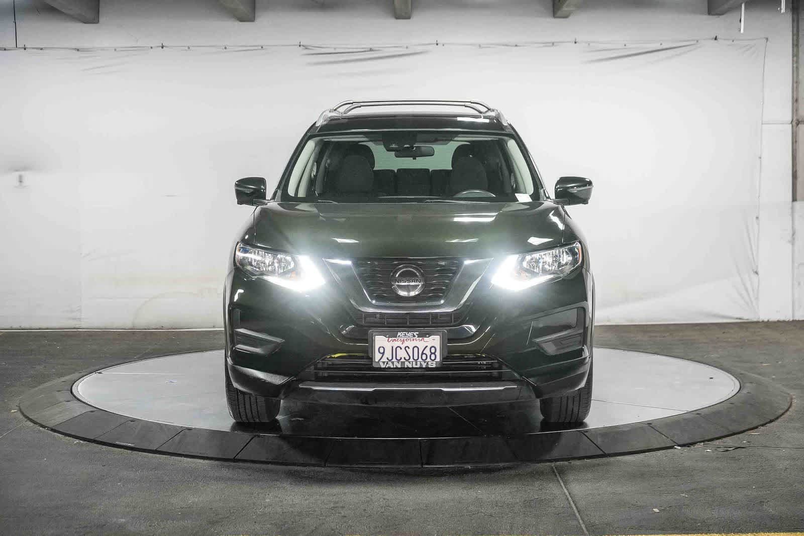 Used 2019 Nissan Rogue SV w/ Sun & Sound Touring Package AWD/4WD image 8