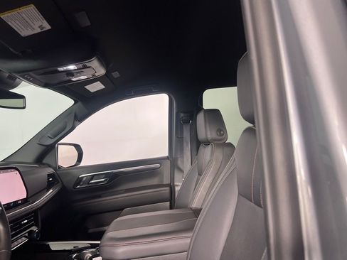 Used 2025 Chevrolet Suburban RST image 23