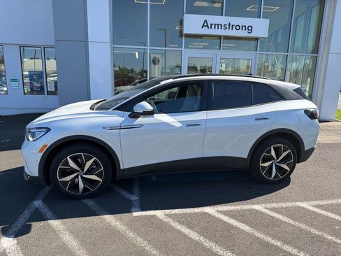 Used 2023 Volkswagen ID.4 Pro S image 2