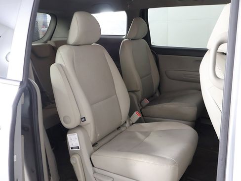 Used 2016 Kia Sedona LX image 25