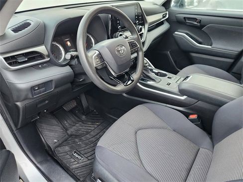 Used 2021 Toyota Highlander L image 8
