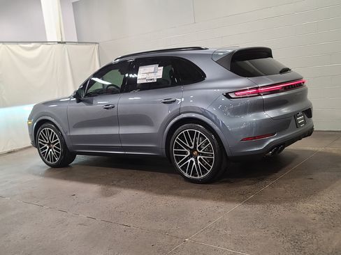 New 2026 Porsche Cayenne image 3