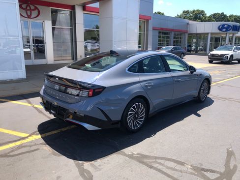 Certified 2025 Hyundai Sonata Limited FWD image 4