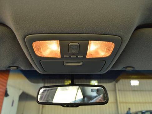 Used 2006 Toyota Camry XLE FWD image 25