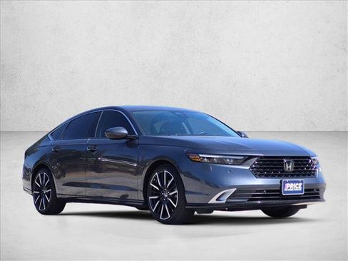 Used 2023 Honda Accord Touring image 3