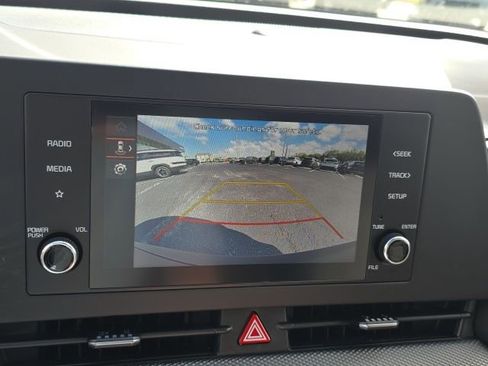 Used 2025 Kia Sportage LX image 12