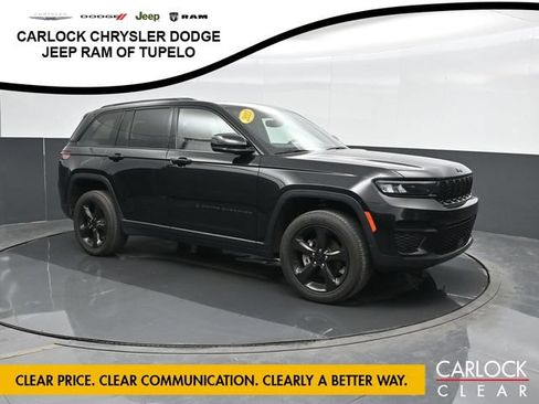 Used 2023 Jeep Grand Cherokee Altitude AWD/4WD image 6