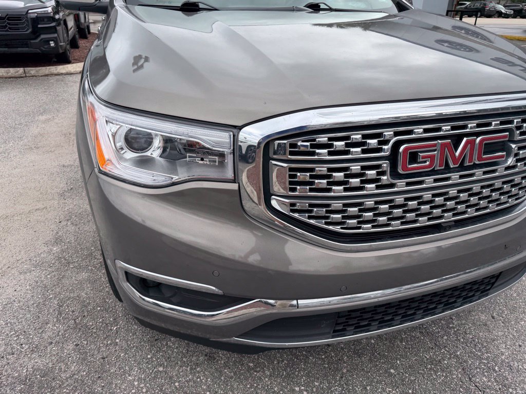 Used 2019 GMC Acadia Denali w/ Technology Package FWD image 12