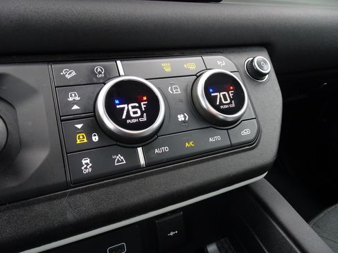 Used 2020 Land Rover Defender 110 First Edition image 31